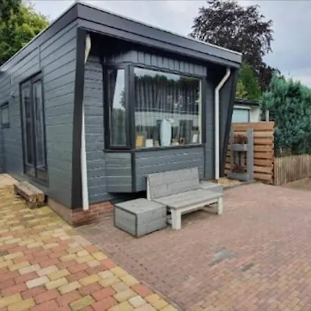 Ruim & Knus L-chalet Op De Veluwe * Putten