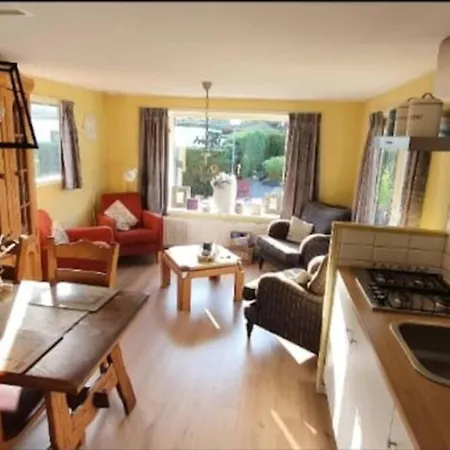 Ruim & Knus L-chalet Op De Veluwe