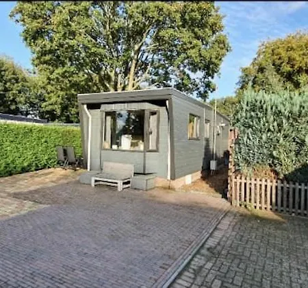 Ruim & Knus L-chalet Op De Veluwe Putten